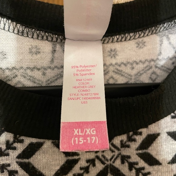 Women’s No Boundaries thin print winter/Christmas 3/4 sleeve sweater. - Picture 5 of 7